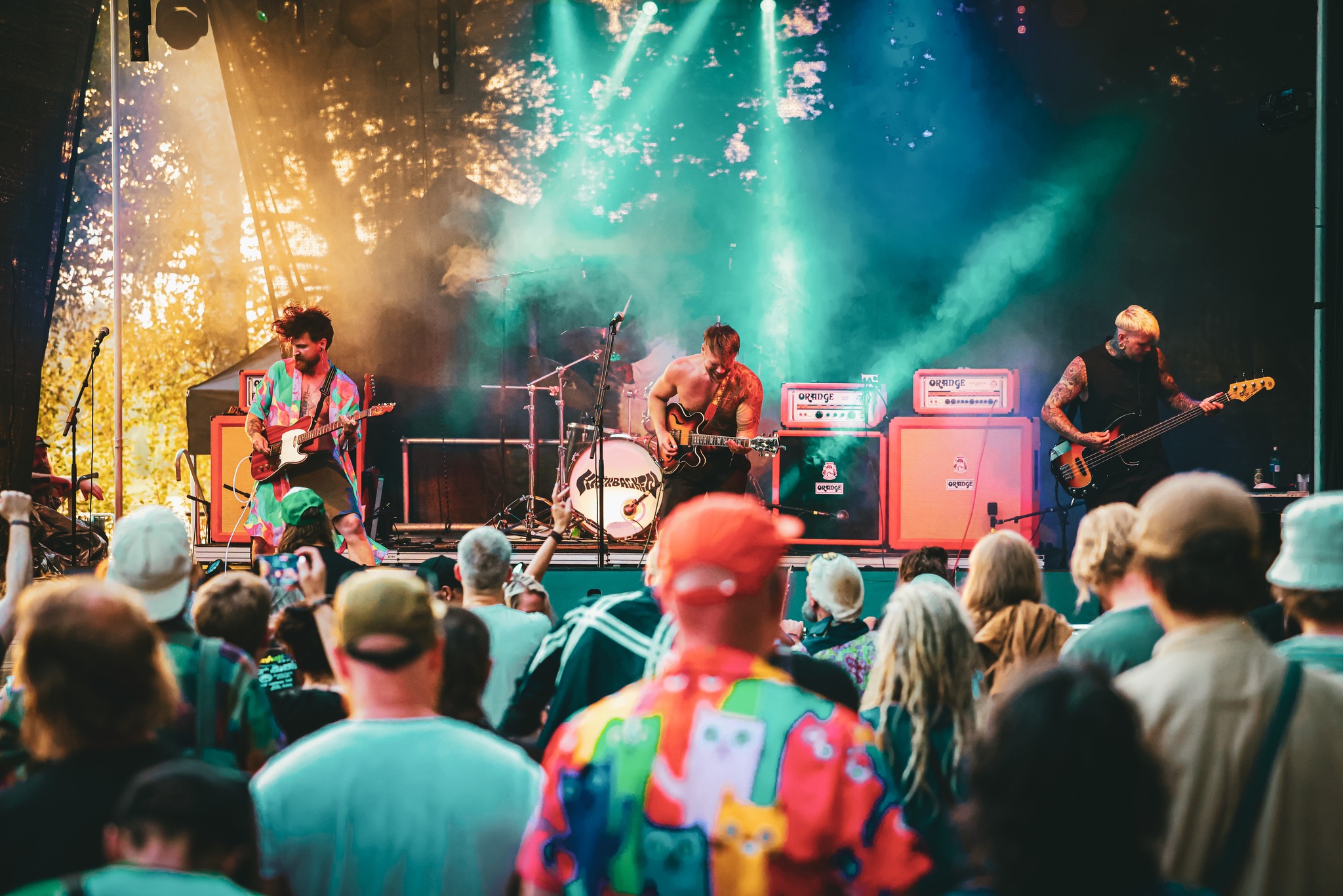 BAUTASTOR live — festival crowd and stage lights